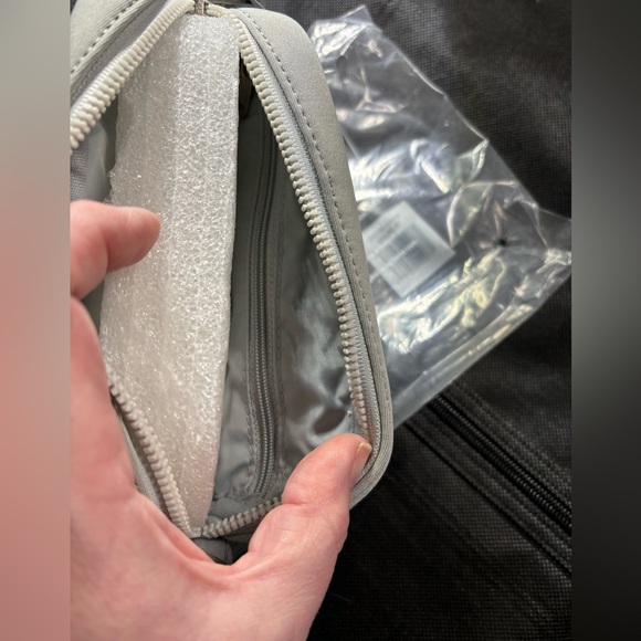 Vooray Sidekick Zip-Enclosed Small Crossbody Bag - Picture 5 of 6